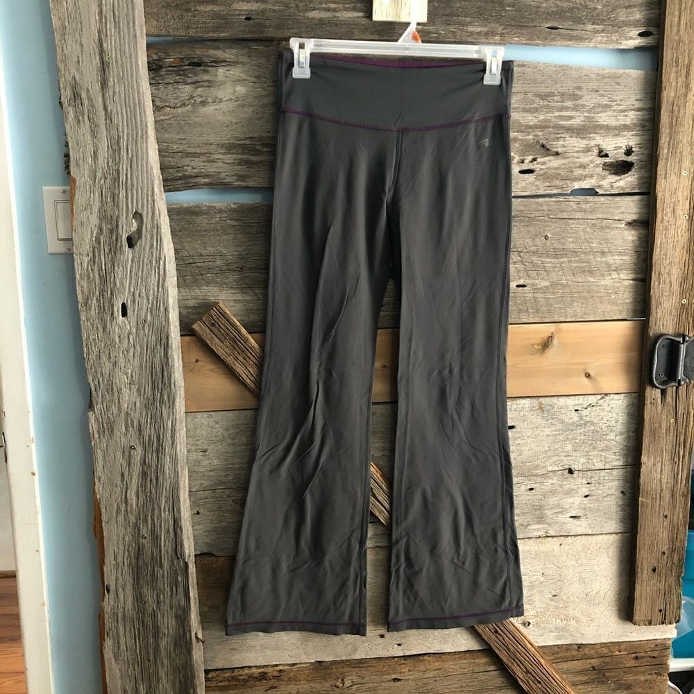 Grey flared yoga pants size med